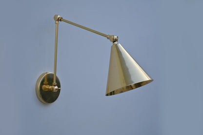 Stilnovo Style Brass Wall Lamp: Mid-Century Modern Articulated Sconce