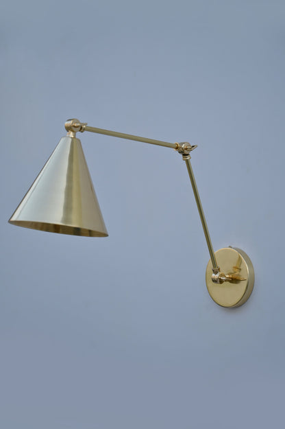 Stilnovo Style Brass Wall Lamp: Mid-Century Modern Articulated Sconce
