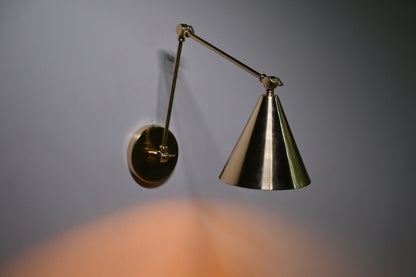 Stilnovo Style Brass Wall Lamp: Mid-Century Modern Articulated Sconce