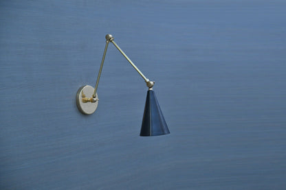 Stilnovo Style Brass Wall Lamp: Mid-Century Modern Articulated Sconce
