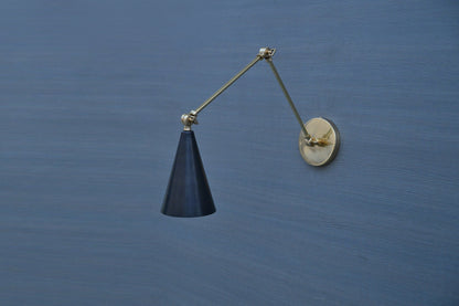 Stilnovo Style Brass Wall Lamp: Mid-Century Modern Articulated Sconce