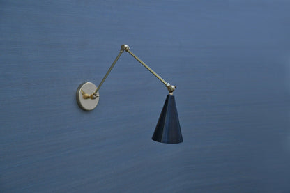 Stilnovo Style Brass Wall Lamp: Mid-Century Modern Articulated Sconce