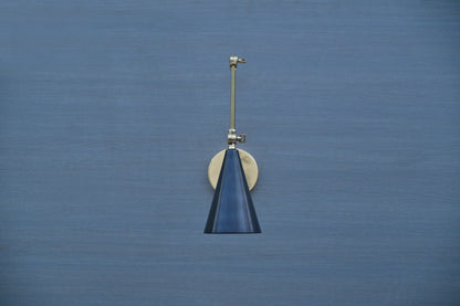 Stilnovo Style Brass Wall Lamp: Mid-Century Modern Articulated Sconce