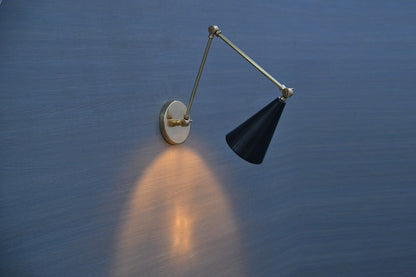 Stilnovo Style Brass Wall Lamp: Mid-Century Modern Articulated Sconce