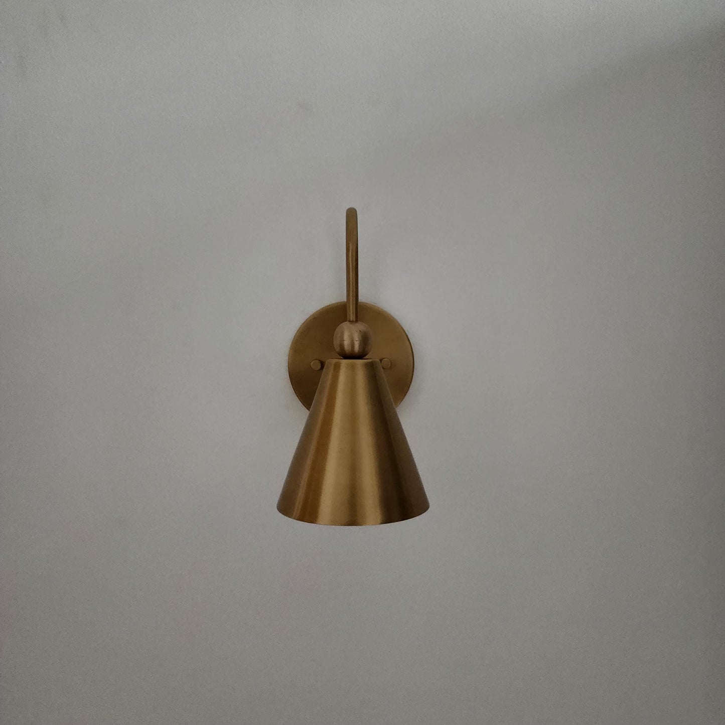 Handcrafted Brass Wall Sconce: Retro Vintage-Inspired Wall Lamp