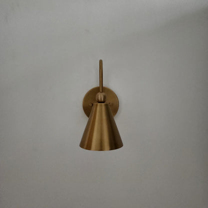 Handcrafted Brass Wall Sconce: Retro Vintage-Inspired Wall Lamp