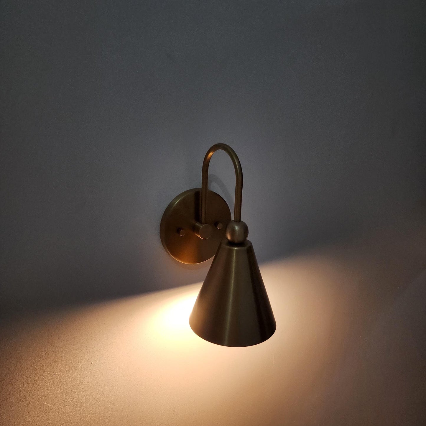 Handcrafted Brass Wall Sconce: Retro Vintage-Inspired Wall Lamp