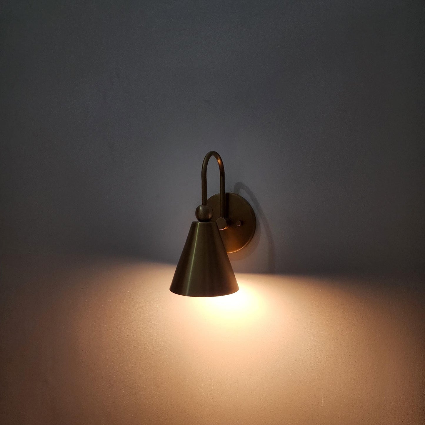 Handcrafted Brass Wall Sconce: Retro Vintage-Inspired Wall Lamp