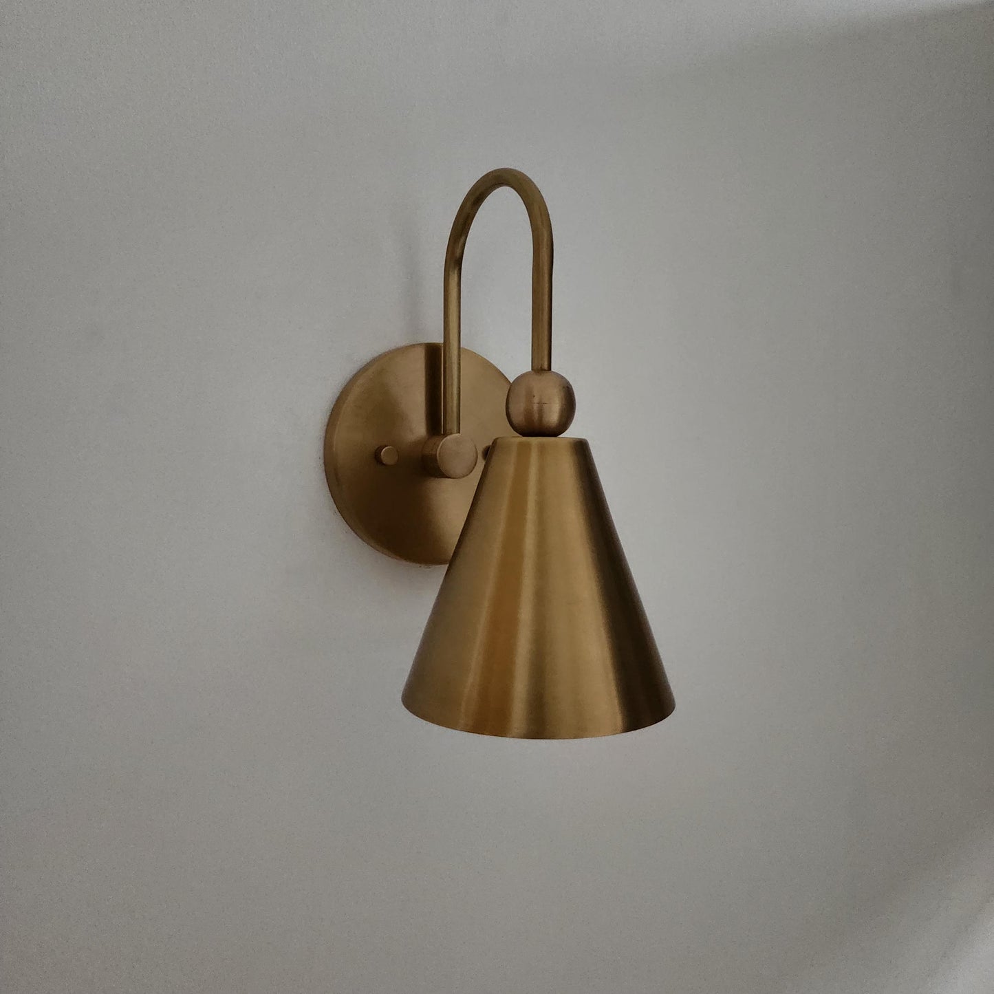 Handcrafted Brass Wall Sconce: Retro Vintage-Inspired Wall Lamp