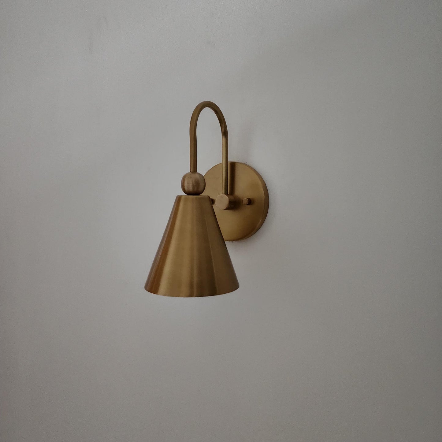 Handcrafted Brass Wall Sconce: Retro Vintage-Inspired Wall Lamp